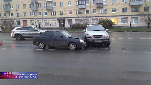 Три человека пострадали в ДТП на Шереметевском проспекте в Иванове